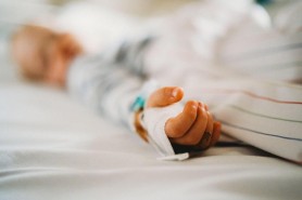 Tragedie la Sîngerei: O fetiță de 2 ani a înghițit mai multe pastile
